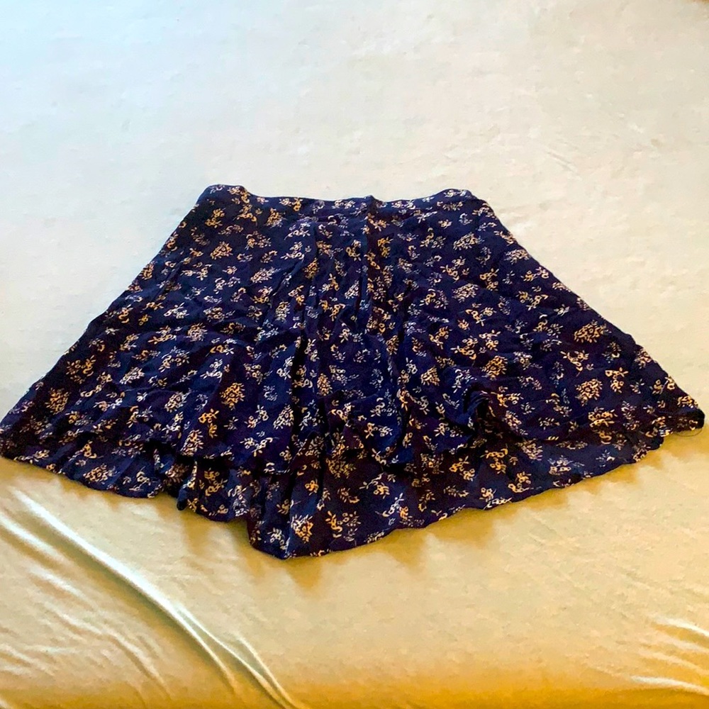 Cute blue skirt with floral pattern 💙🤍💙